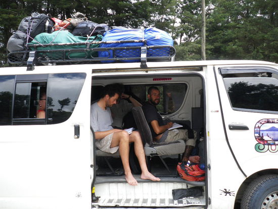 on our way from san pedro nach antigua. oft haengt man in diesen kleinen kackbussen nen halben tag ab...