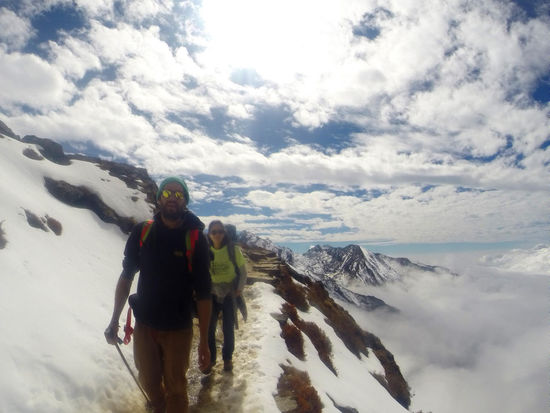 so grenzenlos ist die freiheit ueber den wolken gar nicht. alleine das atmen ist schon ne andere nummer...