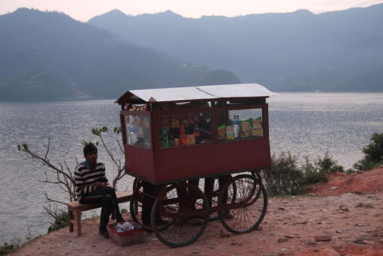 und noch weiter hinten werden auch die shops kleiner