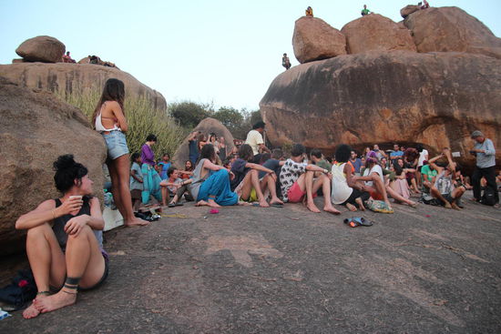 Sonnenuntergang anschauen und jeder buhlt um die beste Position beim allabendlichen Chillout mit Mucke und teeverkaufenden Kindern