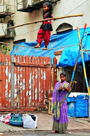 seiltänzerin auf geheiss der mutter
