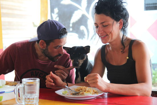 In der Mitte die Schnorrerin Takeda, die meine Laufschuhe auf dem Gewissen hat.