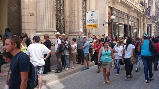 hier mal wieder ner Schlange vor der Bank