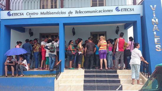 in der zwischenzeit mal wieder ne riesenschlange vor dem internetladen