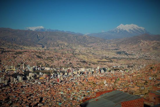 La Paz vom Skatepark aus mit Blick auf den knapp über 6000m hohen Huayna Potosi