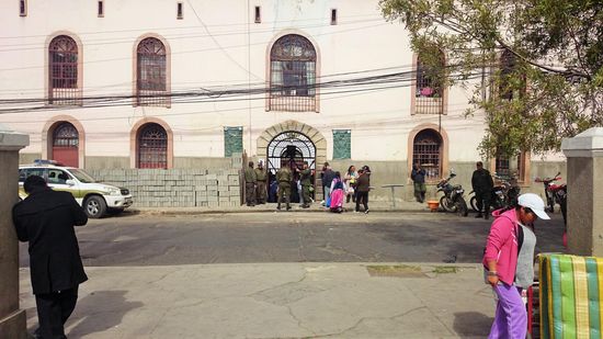 San Pedro Prison. Nach dem Foto ist gleich ein Polizist auf uns herbeibgeeilt mit der Forderung sofort das Bild zu löschen.