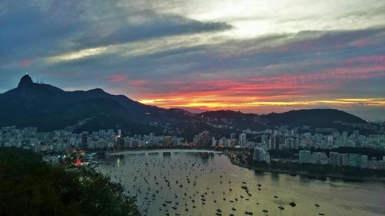 Ein Teil Rios vom halben Zuckerhut aus