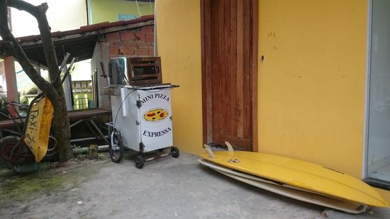 auch hier wieder pizzaofen und links im Bild die Taxiversion