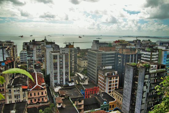 Ein nicht ganz so schönes Salvador von oben