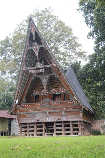 eines der traditionellen Batakhaeuser