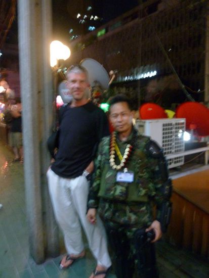 Keine ruhige Hand die Fotografin, vielleicht lag es daran, das er einen John Rambo Patronengurt umhatte....waren aber alle sehr nett