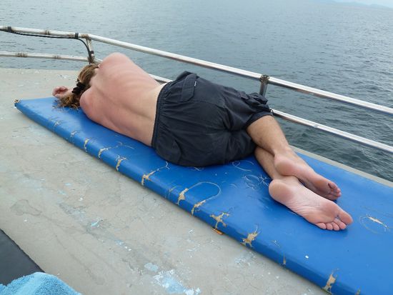 Uwe hats auch voll weggebeamt - der Job als Michis Tauchguide war zuviel fuer ihn.....