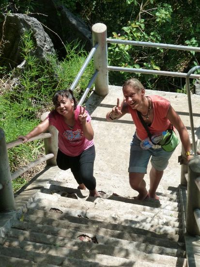 Sandra und Jule kurz vorm erklimmen des Gipfels....da hatte ich schon zwei Tassen Kaffee getrunken und mindestens eine moods geroocht....