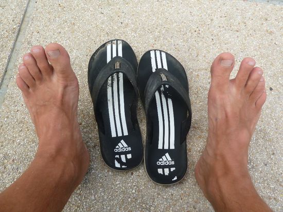 Nach vier Wochen Flipflops haben sie den Ruhestand verdient....die bleiben hier...aber ich glaube zu Hause laufe ich auch nur noch so rum....macht nen schlanken Fuss....