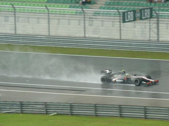 Qualifying...es regnete, ach was, schuettete aus Kuebeln...