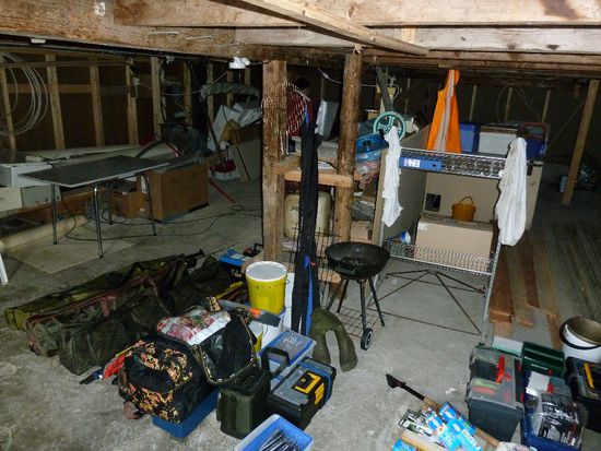 Keller zugleich Angelbastelraum