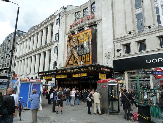 Freddy Mercury mit we will rock you