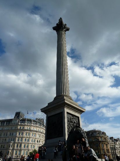 Die Säule am Trafalgar Square in ganzer Pracht