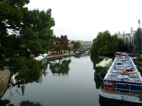 Tolle Aussicht von der Brücke an der Camden High Street