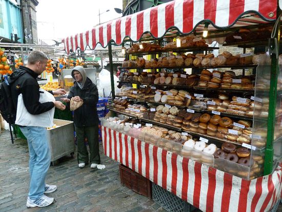 Michi bei seiner Lieblingsbeschäftigung: ESSEN !!!!!!