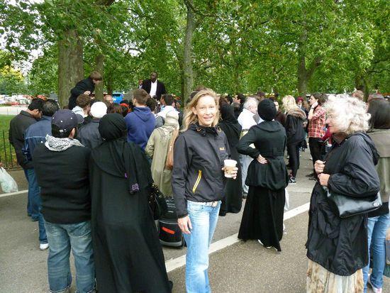 ich und ganz viel Leute, die nicht viel verstehen, was der selbsternannte "Jünger Gottes" da von sich gab, aber Spass hatten wir allemal...