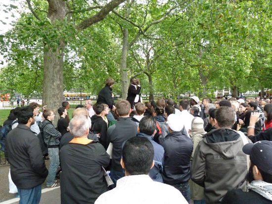 ...und da begeistert er wieder mal die Massen....