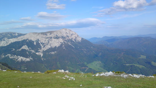 lohnende Ausblicke und wunderschönes Wetter am Schneealpenhaus!