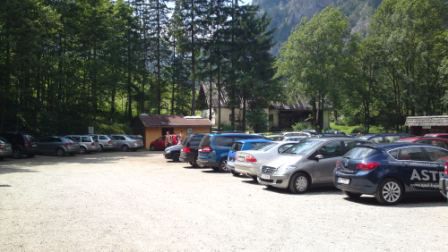 Blechlawine am Parkplatz