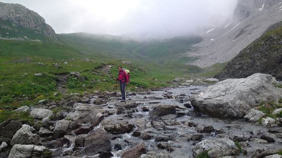 "Flussüberquerungen" sind mittlerweile Alltag, der Regen auch...
