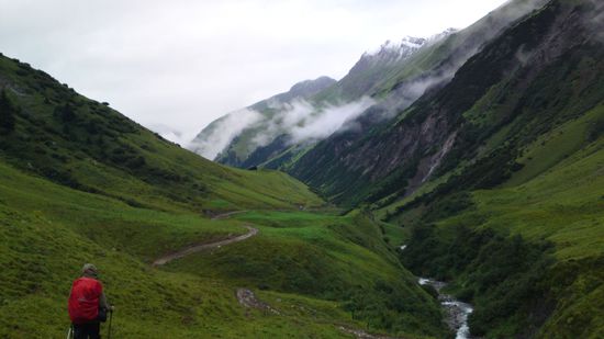 Dieser lange aber schöne Abstieg hat unsere Knie ein wenig in Mitleidenschaft gezogen! 