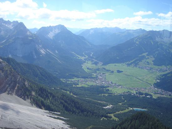 31. Juli 2010, da unten in Ehrwald sind wir heute angekommen und wir lieben es!