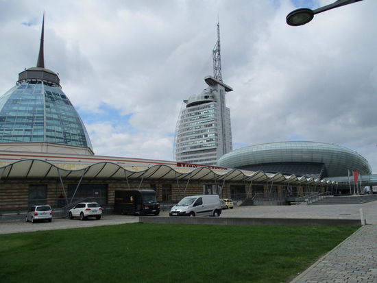 von links nach rechts: das Mediterraneo, Sail-City, Klimahaus