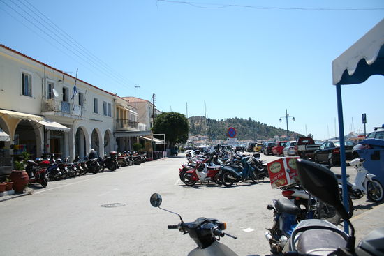 Hafenpromenade auf Poros