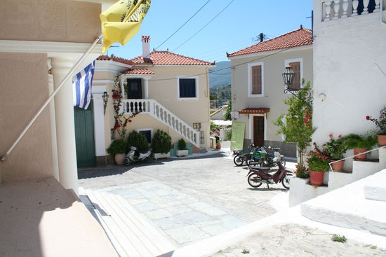 Idyllischer Platz mitten in Poros