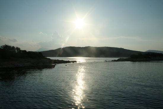Blick von der bucht aufs Meer