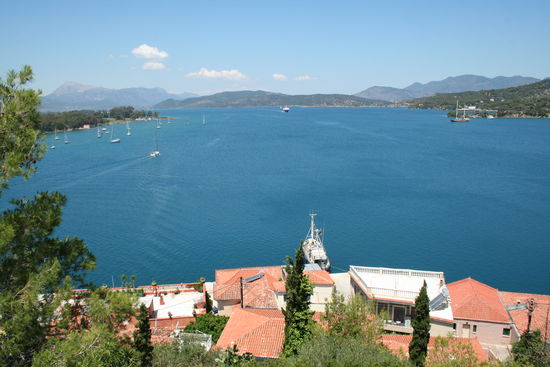 Blick in den Kanal von Poros, hier vom Kirchturm aus