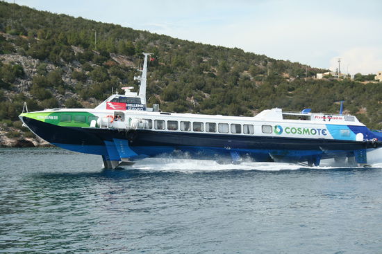 Flying Dolphin in voller Fahrt