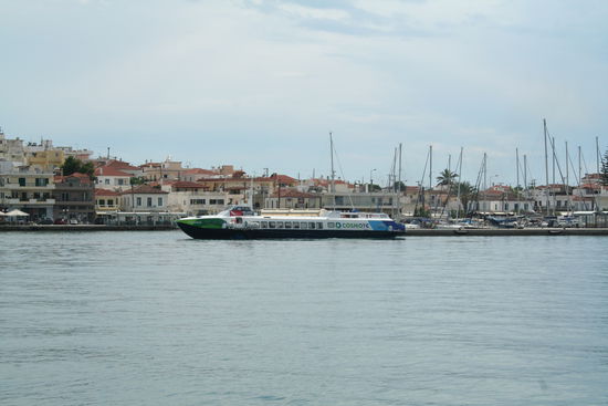 Noch ein Blick auf den Hafen und den abfahrenden Flying Dolphin