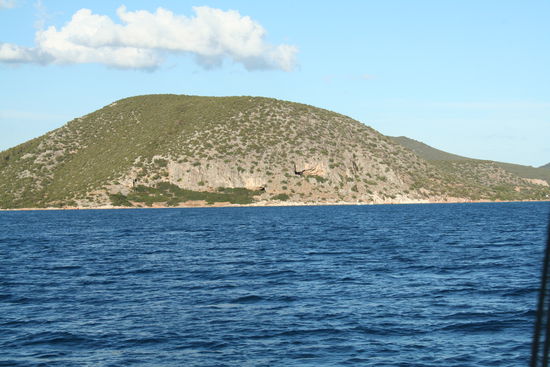 Die Eingänge zur Franchtihöhle