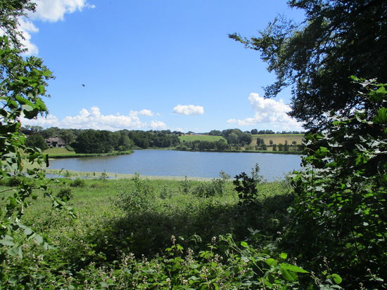 Es geht vorbei an kleinen Seen