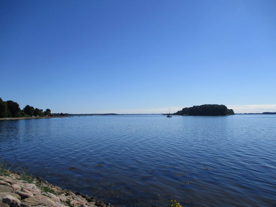 Aber das ändert sich kurz vor Soenderhav. Rechts im Bild die Ochseninseln