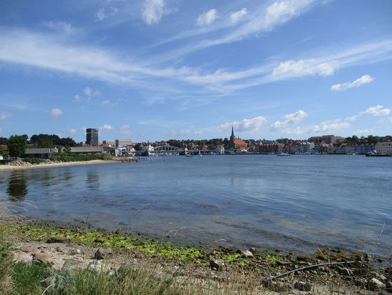 Blick auf den Hafen von Soenderborg und die Kong Christian X Bro