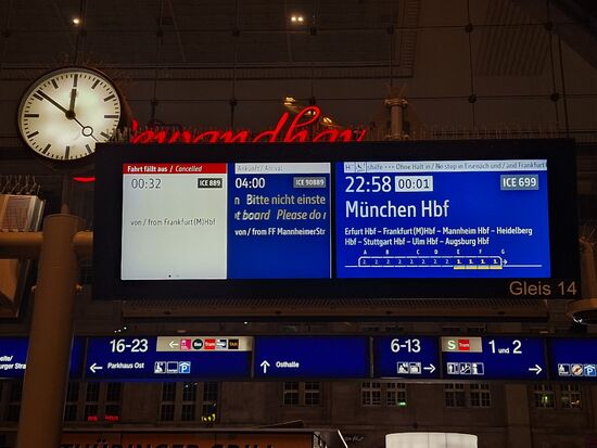 Auf geht es mit einer langweiligen Stunde warten. Und der DB Navigator wusste davon 10 Minuten vorher noch nichts.