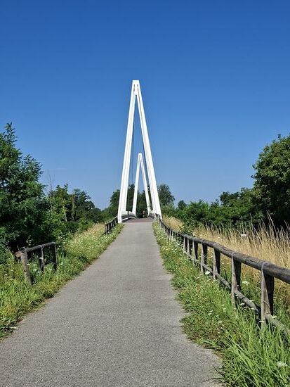 Und es geht über eine neue Brücke