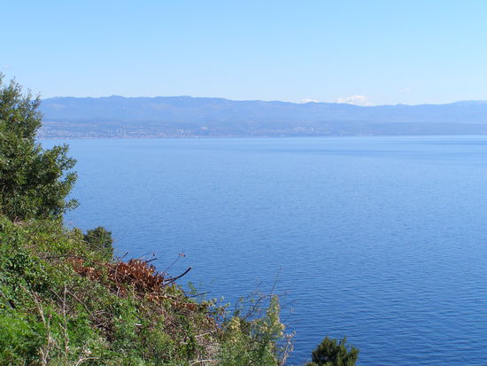 Im Hintergrund ist schon Rijeka zu sehen