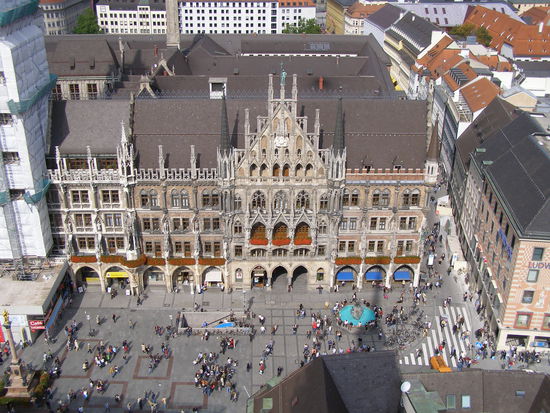 Blick vom Turm St. Peter auf das Münchener Rathaus