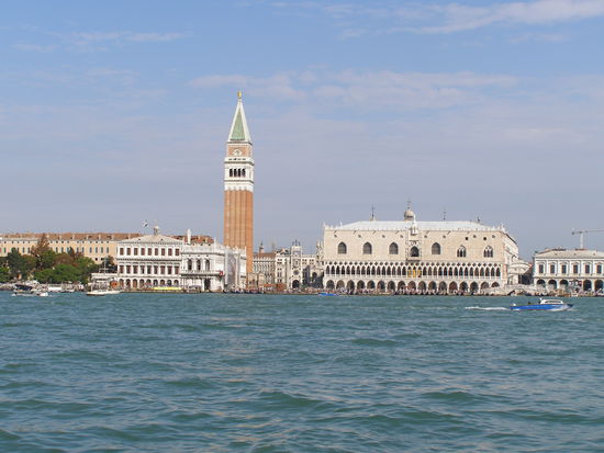 Blick auf den Piazza San Marco von der Insel Guidecca