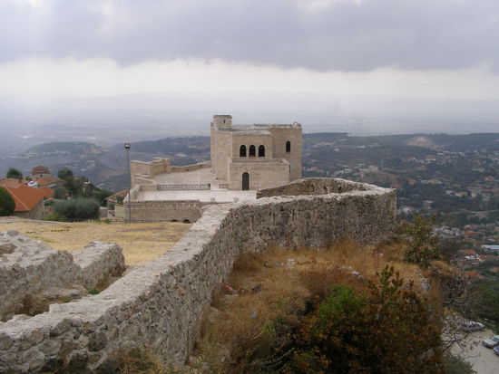 Burgruine in Kruja, die z.T. wieder aufgebaut wurde