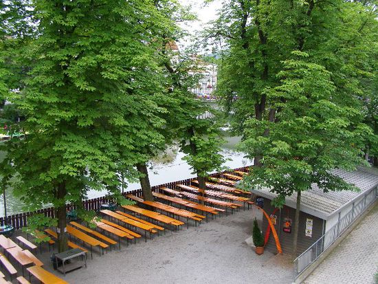 Der Neckarmüller-Biergarten (morgens)