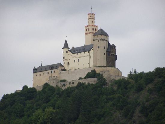 noch eine der vielen Burgen